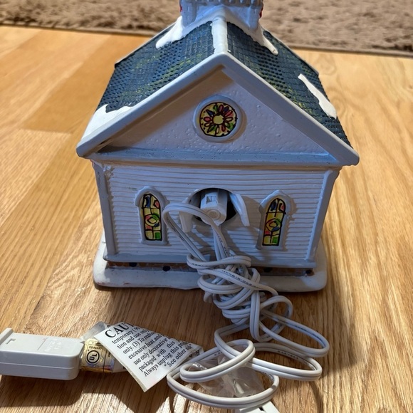 Christmas Village Ceramic Church Light Up Decor Vintage - Picture 4 of 6